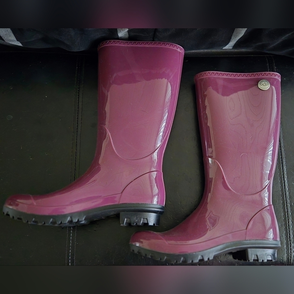 UGG Women's Shaye Rain Boot Maroon Burgundy Purple EUC Size 7 - Picture 8 of 9